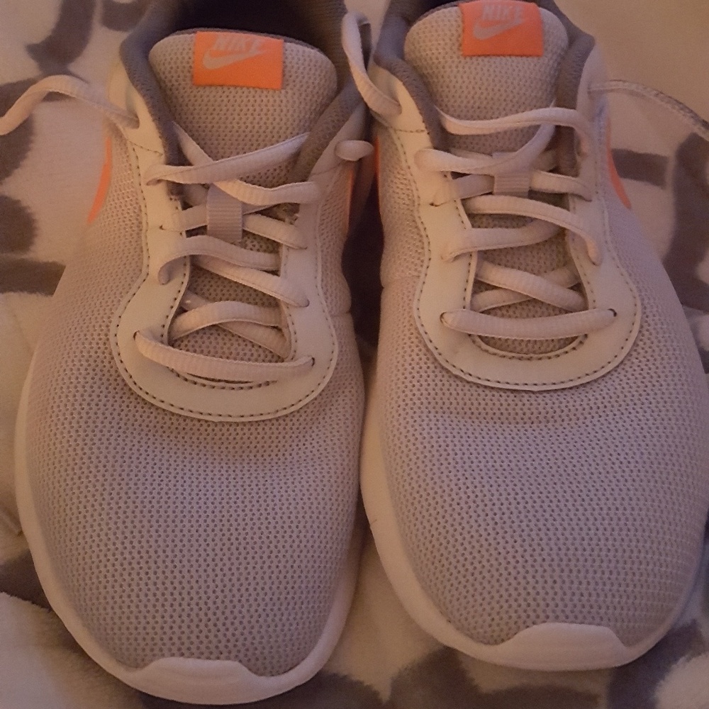 Nike tanjuns